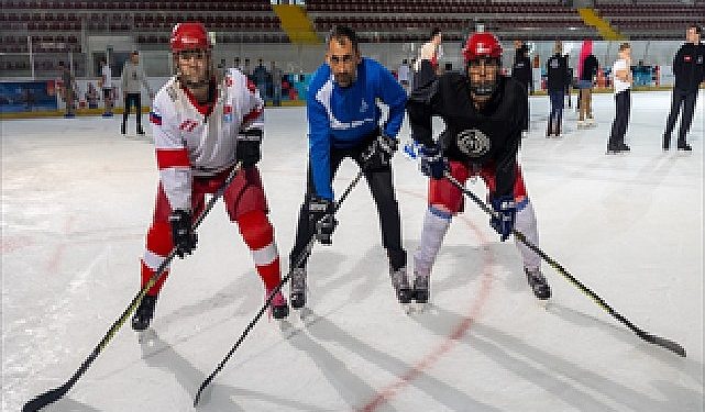 İzmir’de Buz Pateni Dönemi Açıldı
