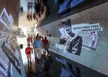 İzmirliler 92.İEF’de Ata’ya akın etti