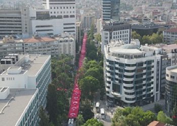 İzmirliler klasik Zafer Yürüyüşü’nde buluştu