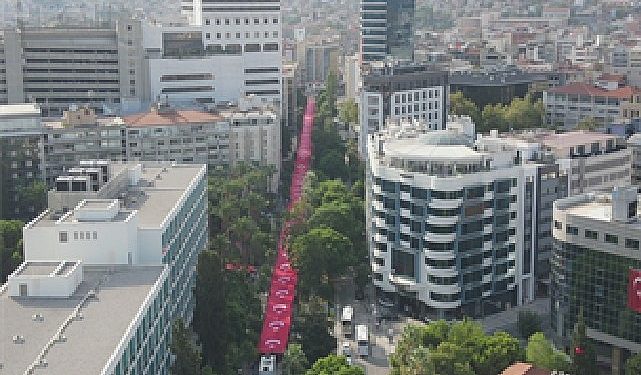 İzmirliler klasik Zafer Yürüyüşü’nde buluştu