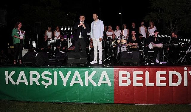 Karşıyakalılar açık havada müzik şöleni yaşadı