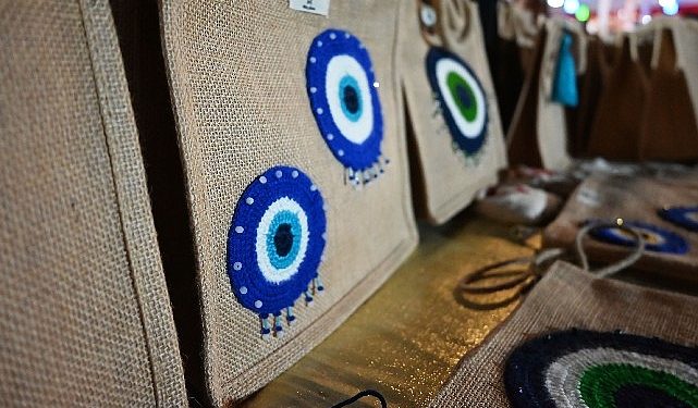 Kemer’de mesken hanımları üretmeye devam ediyor