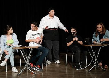 Kent Tiyatrosu Gençlik Kulübü Oyuncuları izleyicilerden tam not aldı