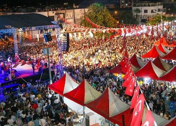 Kınık Belediyesi Hasat Şenliği’ni Büyük Bir Coşkuyla Bitirdi