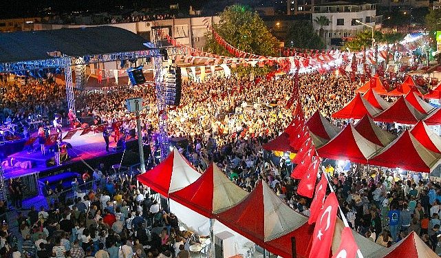 Kınık Belediyesi Hasat Şenliği’ni Büyük Bir Coşkuyla Bitirdi
