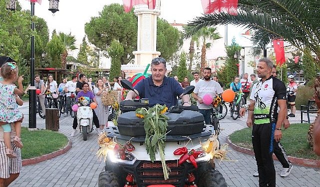 Kınık’ta Hasat Ettikleri Eserlerle Bisikletlerini Süslediler