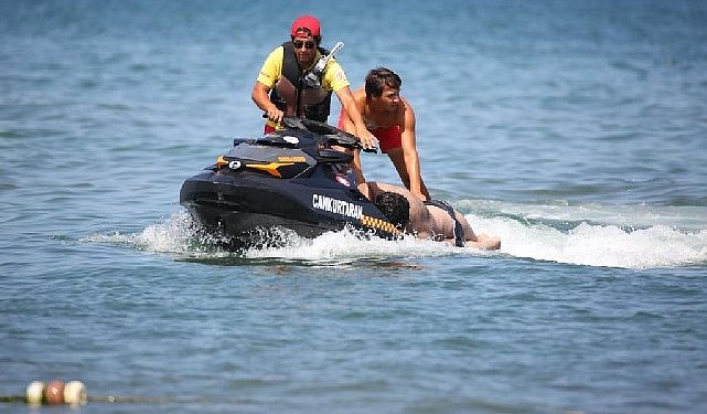 Kıyılarda 402 kişi boğulmaktan kurtarıldı