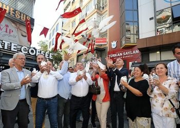 Konak’ta Güvercinler Barış Umuduyla Uçtu