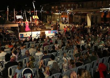 Küçükçekmece’de ‘Sanat’ parka taşındı, yaz akşamları renklendi