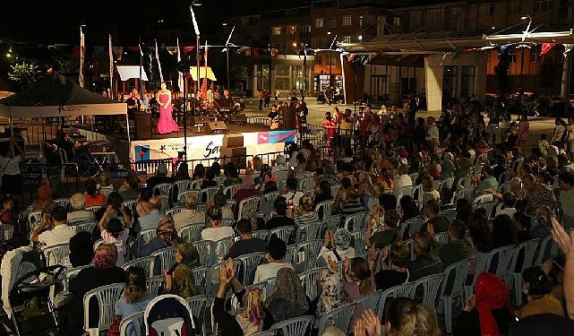 Küçükçekmece’de ‘Sanat’ parka taşındı, yaz akşamları renklendi