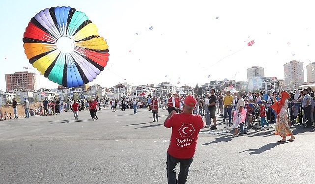 Küçükçekmece’deki Uçurtma Şenliği’nde 7’den 70’e Cümbüş