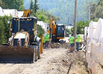 Kumluca’da kanalizasyon çalışması