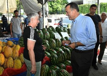 Lider Abdullah Özyiğit, pazarcı esnafı ve vatandaşlarla buluştu