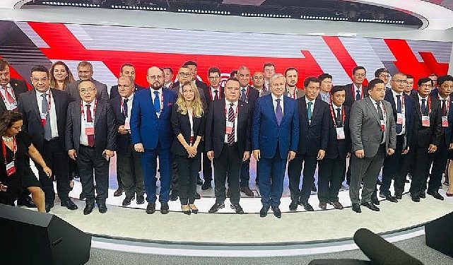 Lider Böcek Moskova’da