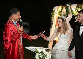 Lider Kocaman cemiyetlerde..