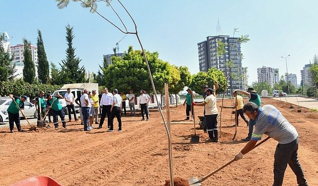 Lider Özyiğit, “Bir Metre Asfalt Yapıyorsak Onun Yerine de Beş Ağaç Dikmeliyiz”