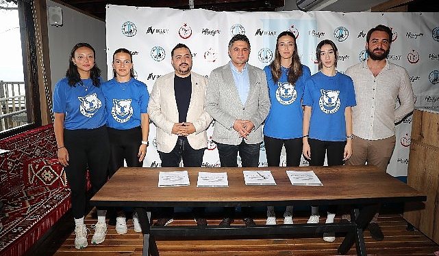 Lider Serkan Acar, Aliağa’nın Profesyonel Bayan Voleybolcularıyla Bir Ortaya Geldi