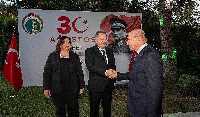 Lider Soyer 30 Ağustos resepsiyonuna katıldı