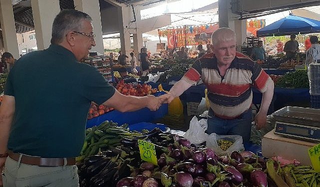 Lider Topaloğlu’ndan pazar esnafını ziyaret