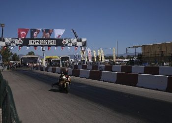 Motosiklette İki Yarış Birden