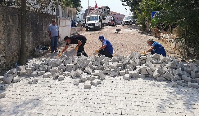 Muğla Büyükşehir Parke Kaplama Çalışmalarına Devam Ediyor