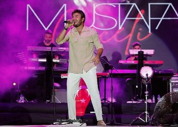 Nevşehir’de Mustafa Ceceli ile 101’inci yıl coşkusu