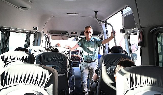 Öğrencilerden Lider Topaloğlu’na Fiyatsız Servis Teşekkürü