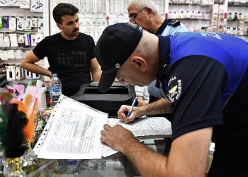 Osmangazi’de kontroller arttı yabancı tabelalar kalktı