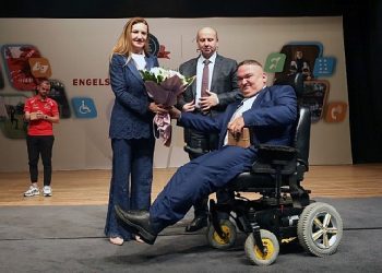 Pürüzleri Aşan Üniversite; DEÜ