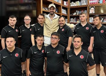 Rapçi SEFO, TFF Ödül Merasiminin Akabinde Genç Atletlere Moral Verdi