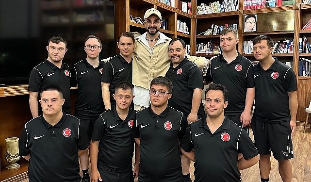 Rapçi SEFO, TFF Ödül Merasiminin Akabinde Genç Atletlere Moral Verdi