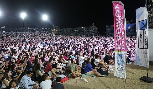 Şampiyonluğu Kalamış’ta 20 bin voleybol sever kutladı