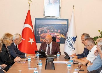 “Sanayinin gelişmesi için yeni alanlar yaratmaya çalışıyoruz”