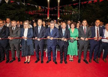 Soyer İEF’den gençlere seslendi: “Hiçbir yere gitmenize razı değiliz”