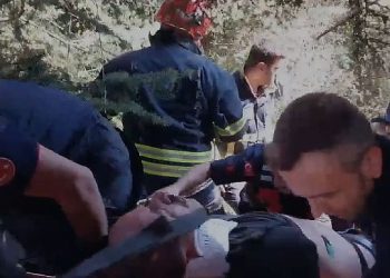 Uçuruma Düşen Vatandaşı Büyükşehir İtfaiyesi Kurtardı