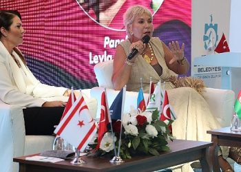 Ünlü iş bayanları muvaffakiyetin formülünü Kocaeli’de anlattı