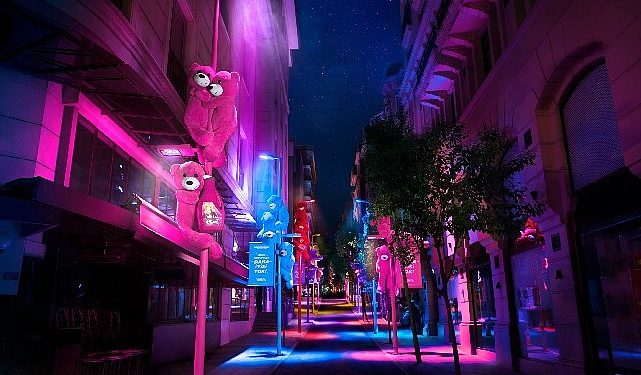 Ünlü İsimler ile Yumoş Sokak Daha da Renklendi