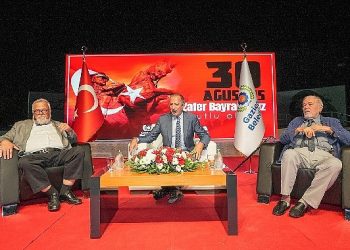 Usta tarihçiler Atatürk’ün dehasını anlattı