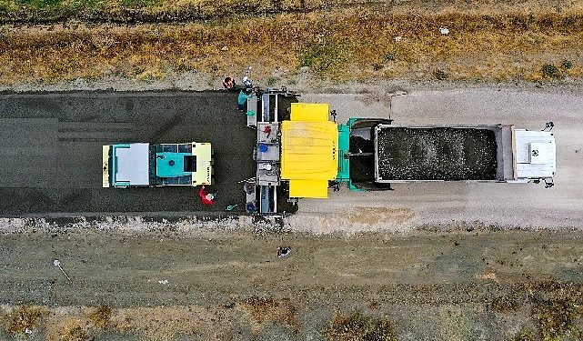 Van Büyükşehir’den Çaldıran’da beton yol çalışması