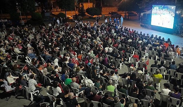 Voleybolda Ulusal Destanın coşkusu Gölcük Anıtpark’ı sardı