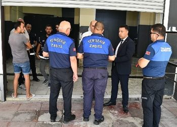 Yenişehir Belediyesi zabıtası bir iş yerinde 28 kaçak göçmen tespit etti