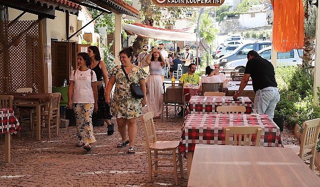 Yurt Dışından Gelen Gençler Narlıdere’de Tarihi Keşfe Çıktı