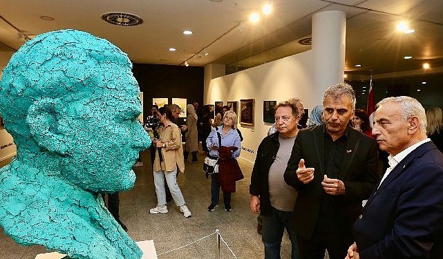 50 duayen sanatkardan cumhuriyetin 100.yılına armağan 100 eser