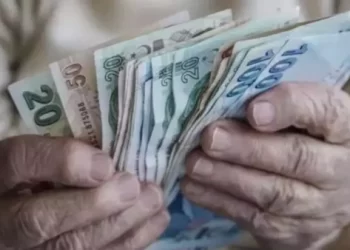 Emeklilere 5 bin lira ödeneği komisyondan geçti