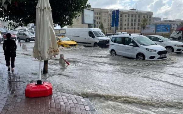 İstanbul’u sağanak vurdu