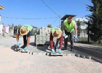 Akhisar Mahallesinde Yol Kaplama Çalışmalarında Sona Gelindi