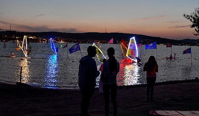 Alaçatı Philips’in ışıklarıyla aydınlandı