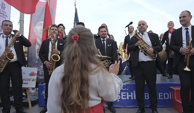 Aydın büyükşehir Belediyesi Cumhuriyet’in 100. Yılını coşkuyla kutlamaya devam ediyor