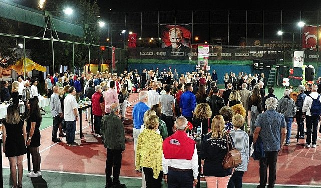Balçova Cumhuriyet Tenis Turnuvası Öğrencilere Burs Oldu