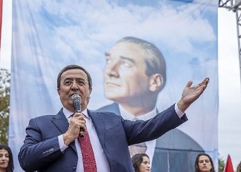 Batur: Cumhuriyet ihtilalinin yılmaz savunucusu bayanlardır